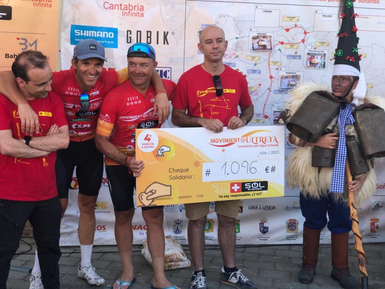 Entrega del cheque solidario