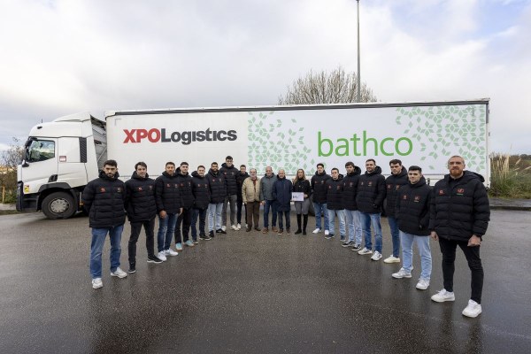 Equipo Bathco BM Torrelavega con Antonio Gómez, Mar Vidal y Eduardo López.