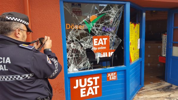 Investigación de la Policía Local del robo en el kebab