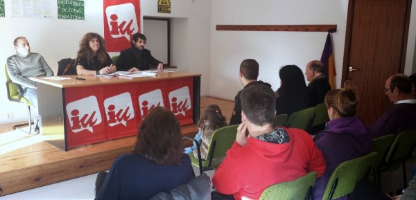 IU quiere que el Ayuntamiento amplíe el destino de las ayudas a otro tipo de material educativo