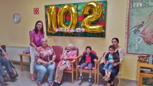 Chencha Peñil cumple 102 años junto a su familia