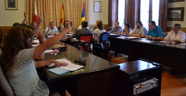 Voto afirmativo del PP e IU