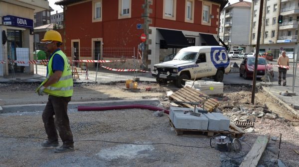 Cortada al tráfico la calle Campoo