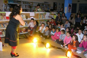 Los sabrosos cuentos de Charo Jaular colmaron la biblioteca