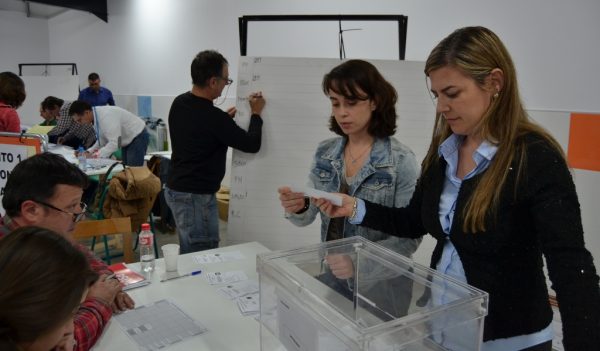 Recuento en las mesas de Los Corrales