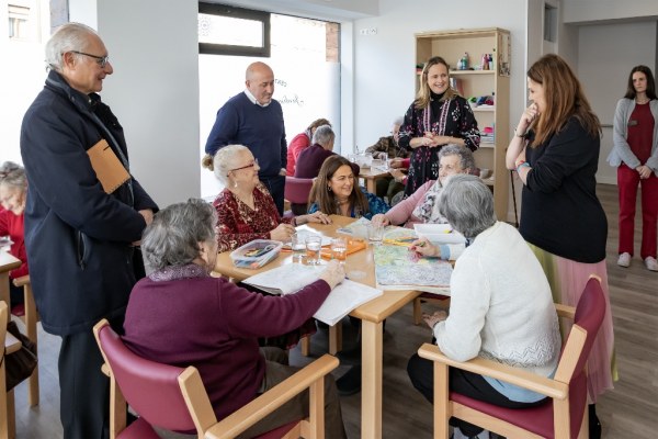 Visita al Centro de Día de Santiago de Cartes