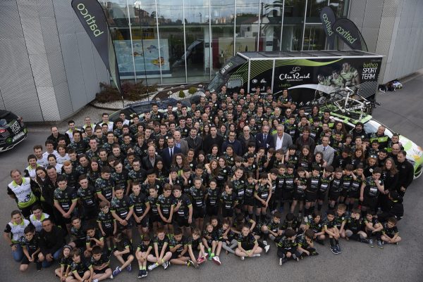 Familia deportiva Bathco Sport Team.