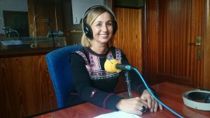 La bibliotecaria Ana Ara en Radio Valle de Buelna.