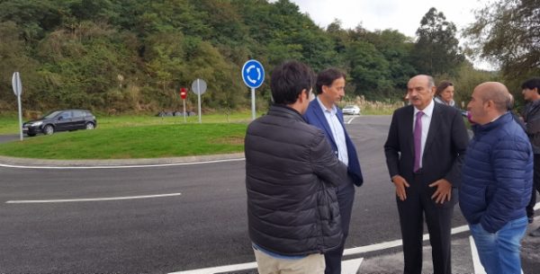 El consejero Mazón y el alcalde visitan la obra ejecutada en Cartes