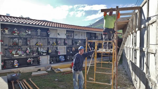 Obras en el cementerio de Somahoz