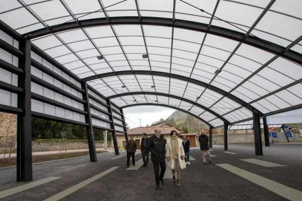 La inversión ha permitido reconvertir un terreno abandonado en parque infantil y en zona para celebrar diferentes actos lúdicos, deportivos o culturales