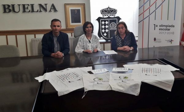 La directora general de Deportes vistió Los Corrales para presentar la jornada junto a la alcaldesa y el concejal del área