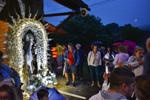 La imagen de la Virgen permaneció a resguardo durante los oficios religiosos