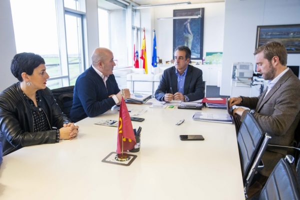 Encuentro entre el consejero y el alcalde de Cartes