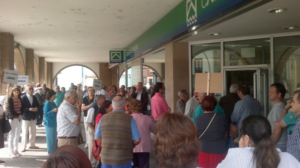 Concentración de afectados en Los Corrales este miércoles