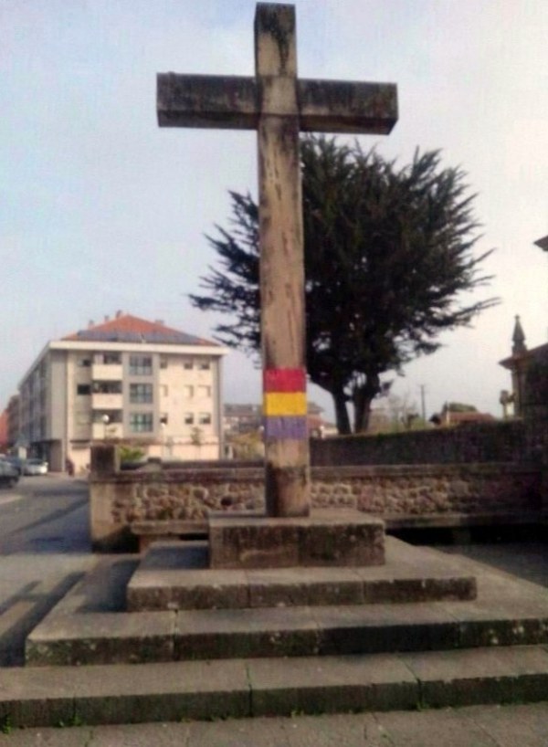 El debate surgió de la limpieza de una bandera republicana pintada en la Cruz de los Caídos