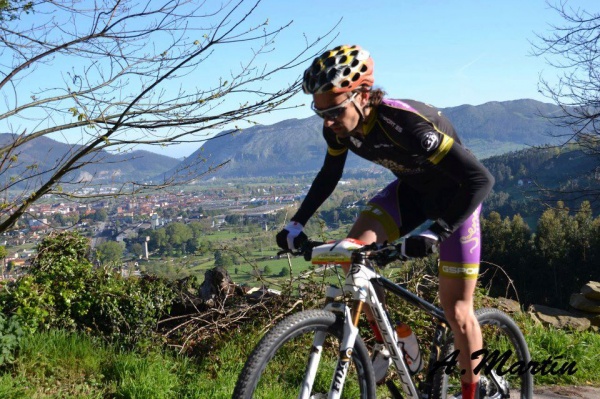 Alberto Fernández, ganador de la III Marcha MTB Valle de Buelna 