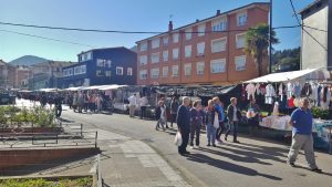 El cambio de ubicación del mercado semanal tendrá que esperar