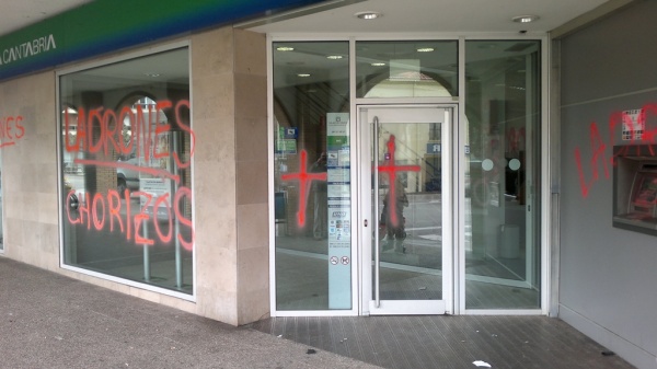 Pintadas en la oficina de Los Corrales