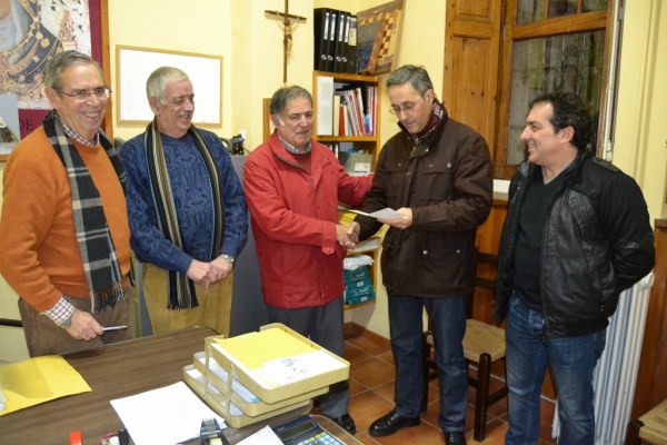 Entrega del donativo a Caritas