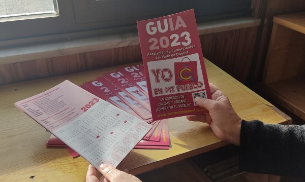 Incluye un código QR para poder descargarla en cualquier dispositivo móvil