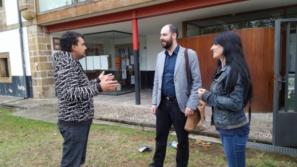 Julio Revuelta con miembros del Círculo Podemos