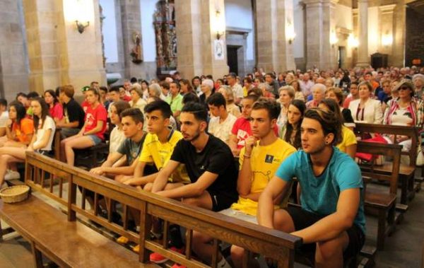 Integrantes de Salle Joven en la misa del domingo.