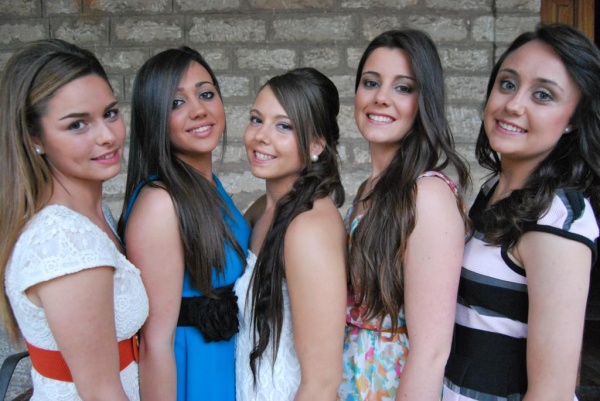 Damas y reina de San Juan