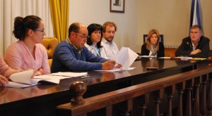 Gobierno y oposición en Arenas