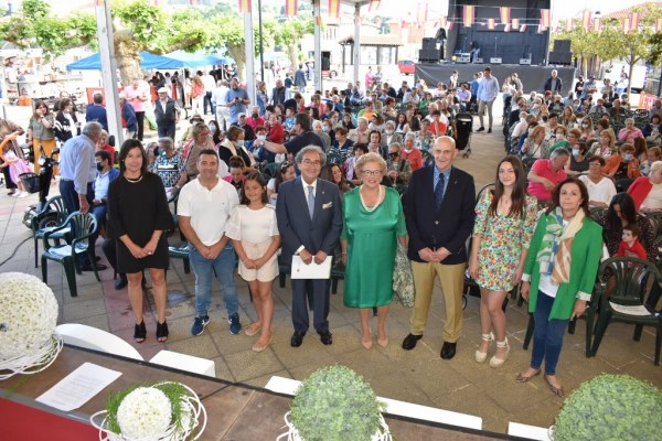 Pregonero, reinas y autoridades en el inicio de las fiestas de San Félix