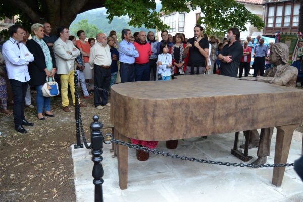 Inauguración del monumento a Juan Carlos Calderón