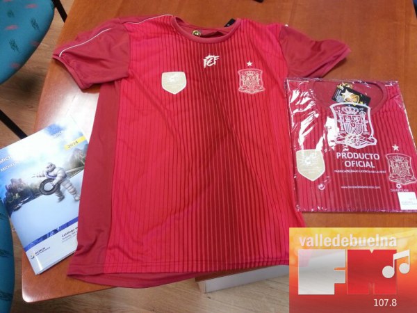 Regalamos camisetas oficiales de `La Roja´ gracias a Neumáticos Hoznayo