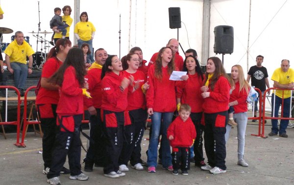 Componentes de la Peña Dicken´s en una de sus actuaciones de San Juan 2013.