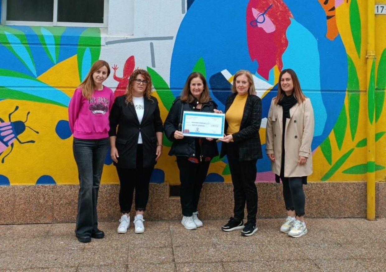 Entrega de la recaudación de la marcha solidaria