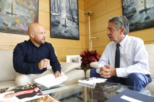 El presidente con el alcalde de Bárcena