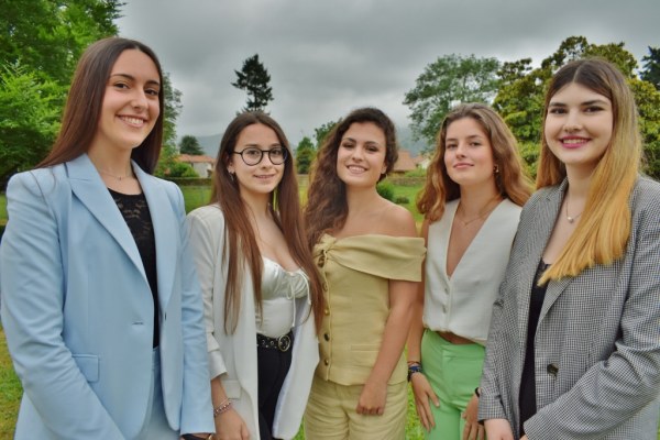 Laura,  Alexia, Alba (reina) Zay y Verónica