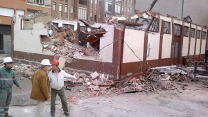 Comienza la demolición de la plaza de abastos