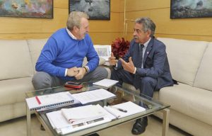Entrevista entre el presidente de Cantabria y el alcalde de Anievas