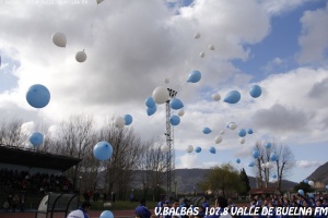 Suelta de globos previa al partido