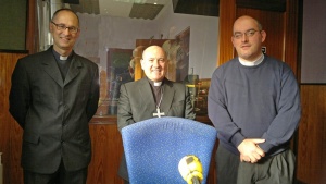 El obispo comenzó en la radio una visita de tres días a Los Corrales