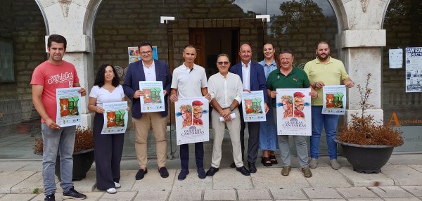Concejales, y representantes del comercio en la presentación.