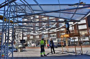 Instalación de la cubierta de la plaza de la Pontanilla