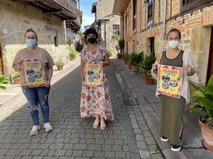 De izquierda a derecha, Melisa Saiz, Concejal de Cultura y Turismo, Lorena Cueto, alcaldesa en funciones de Cartes, y Sandra Martínez, concejal de Festejos y Mercados