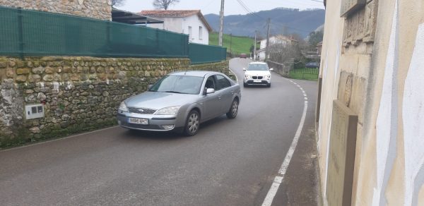 Con un presupuesto de 470.000 euros se ampliará una vía &quot;estrecha, de muchas curvas y muy peligrosa por el tráfico que soporta&quot;