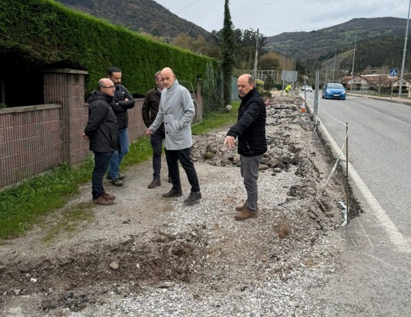 Julio Arranz y José Manuel Martínez visitando las obras con los técnicos