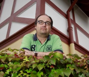 Regino Mateo tomará el relevo de Maxi de la Peña como escritor invitado al Poetry Slam