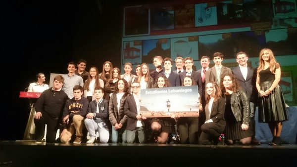 3º B de ESO con su tutora Rosa María Gómez Jara, José Manuel Merino y autoridades.