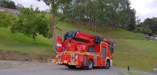 Bomberos del 112 eliminan dos nidos de avispas asiáticas en La Cuesta