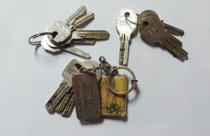 Pérdidas. Se han hallado tres manojos de llaves.