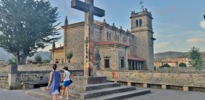 La Cruz de los Caídos emborronada por las pintadas